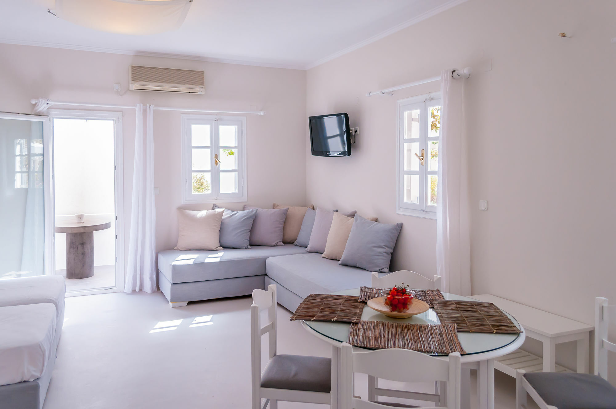 Milos Bay Suites Адамас Экстерьер фото